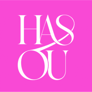 Certainly! Here is the revised version with British English spellings:

A bright pink background with the white text "HAS OU" stylised in a decorative, intertwined font, reminiscent of the sophisticated elegance often found in online fashion courses.